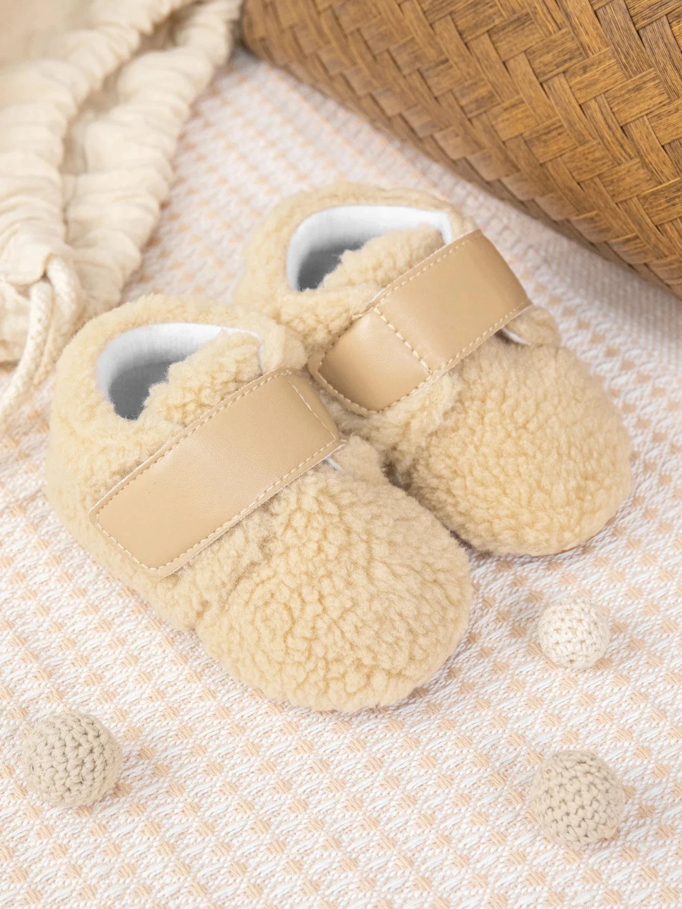 Fleece Strap Shoes