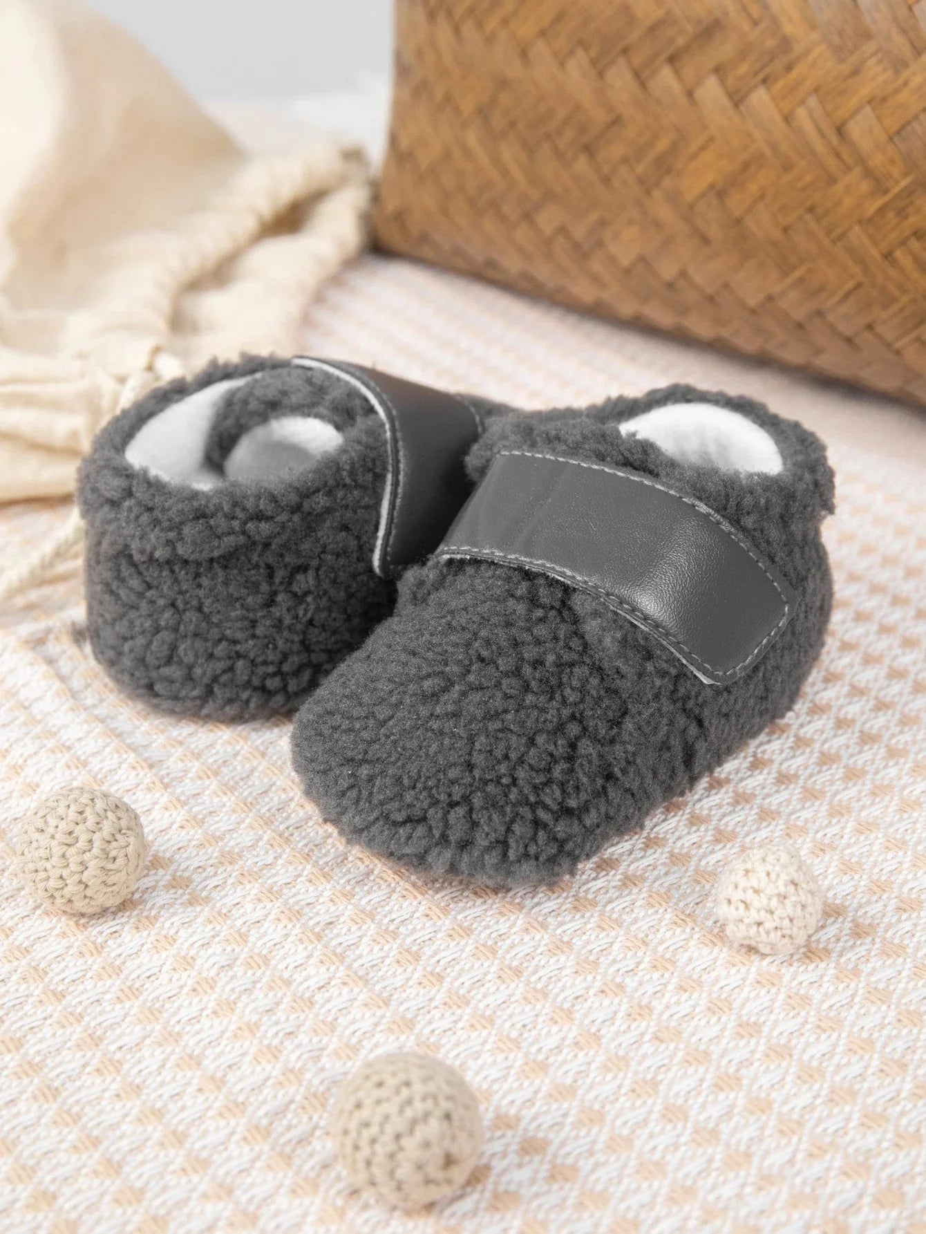 Fleece Strap Shoes