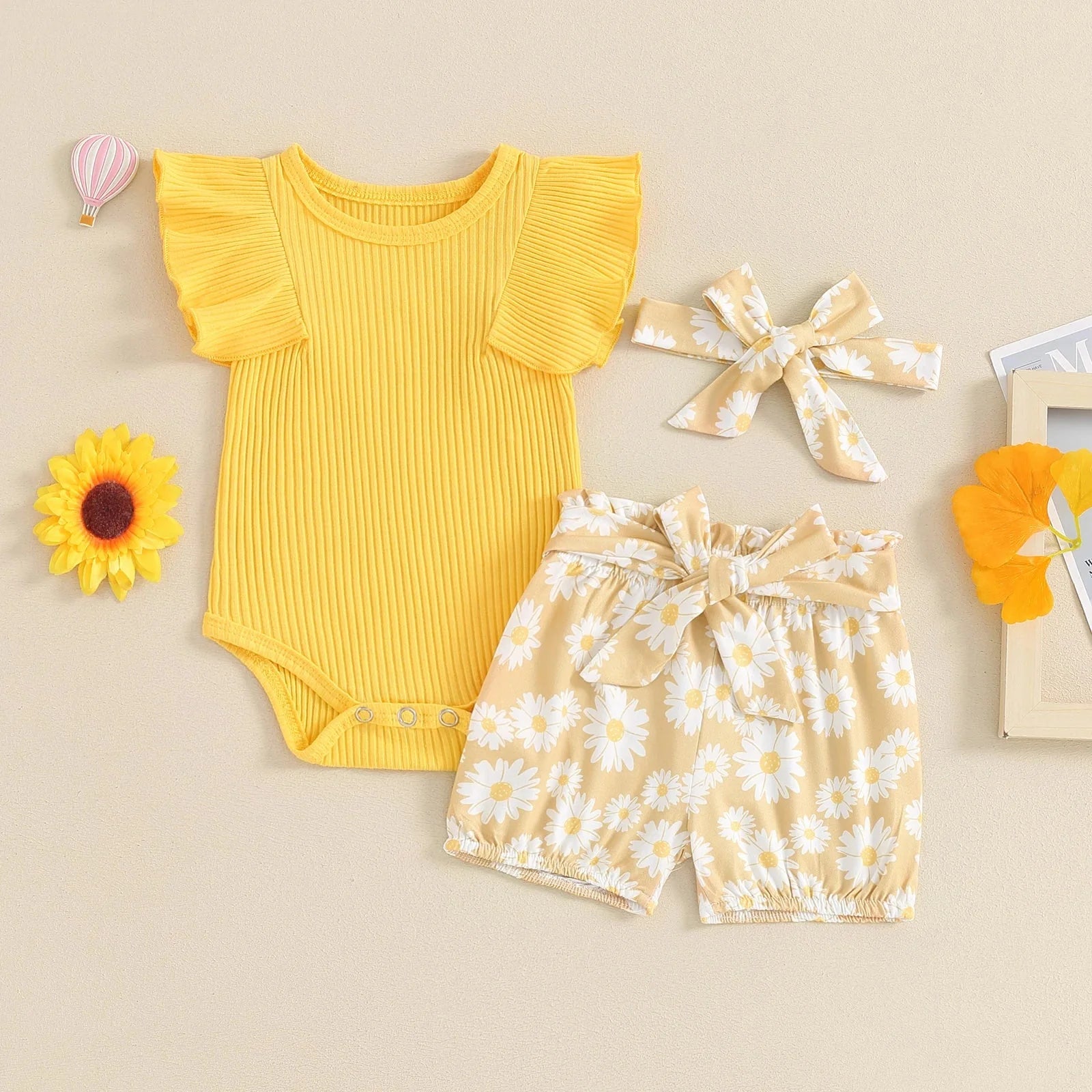 Ribbed Ruffles Daisy Shorts Outfit